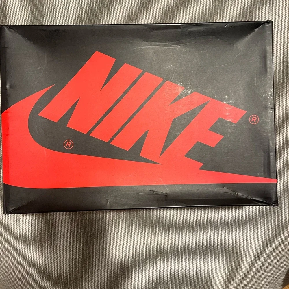 New Jordan 1 Retro High. “Light Smoke Grey” - Picture 5 of 7